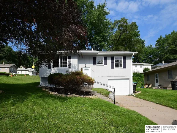 5306 N 46th St, Omaha, NE 68104