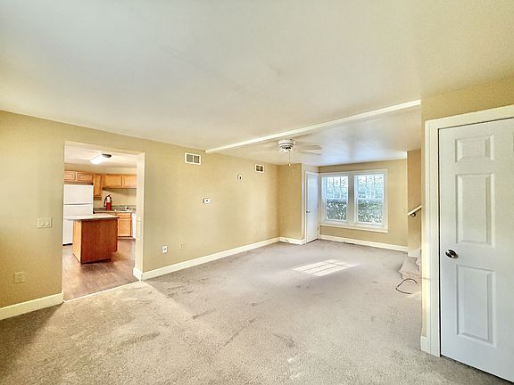 4th image of 206 Carpenter St #3