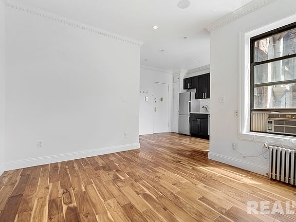 4th image of 102 Christopher St APT 4A