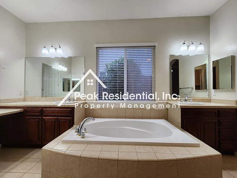 1044 Sandwick Way — Photo 30