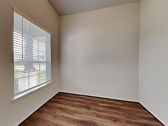 5th image of 10406 Muir Bend Dr