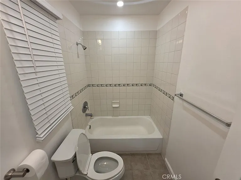 1022 W 57th St — Photo 21