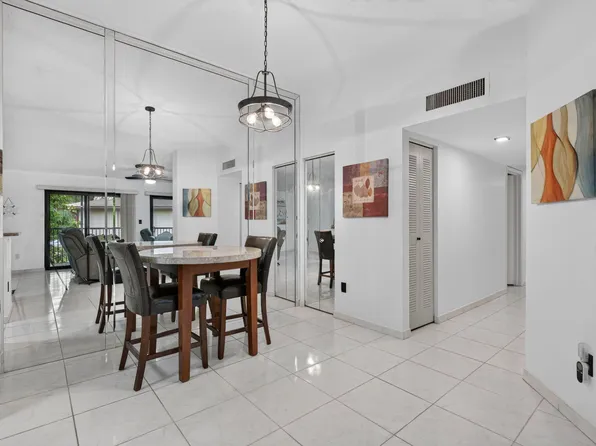 9474 S BELFORT Circle #206, Tamarac, FL 33321
