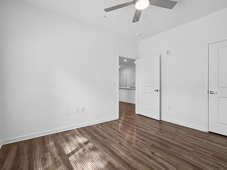 Central Terrace Apartments — Photo 13