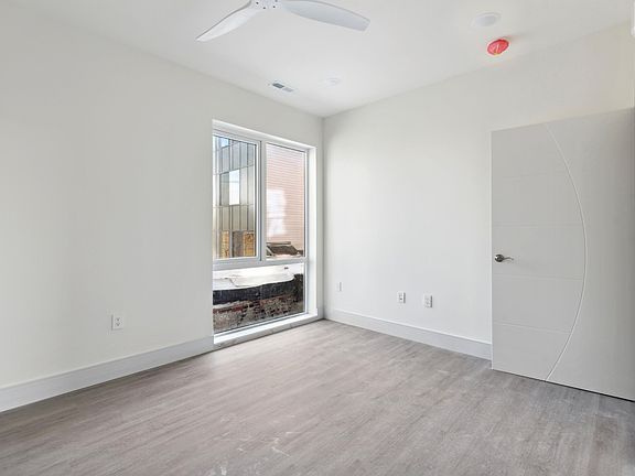 2nd image of 1221 E Fletcher St #405A