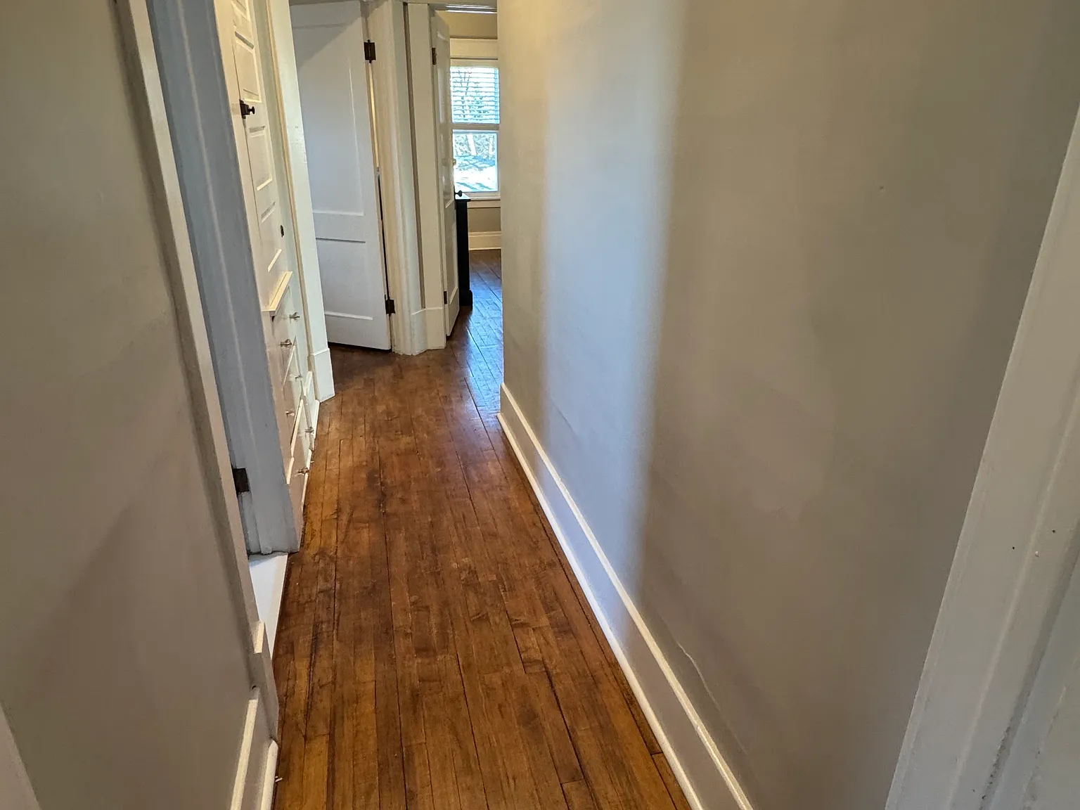Fully Furnished - 3 Bdrms 1 Bath Kenmore — Photo 2