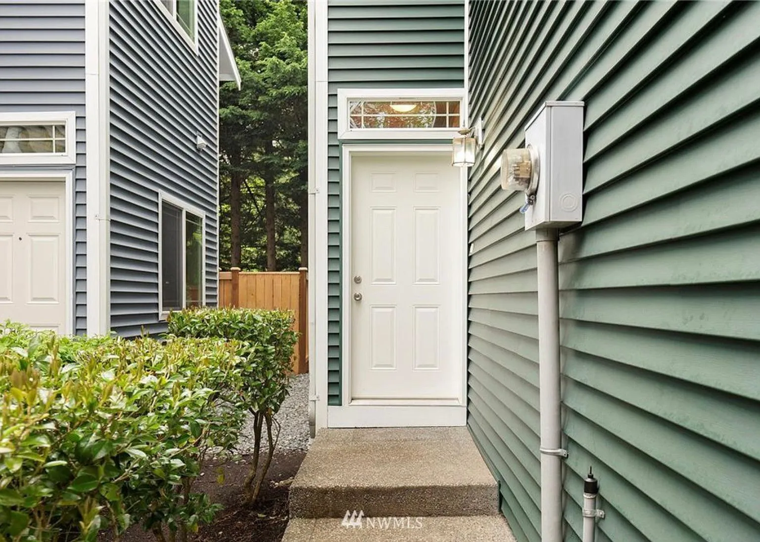 3 bed, 2.5 bath, 1408 sqft, $2,700 — Photo 3