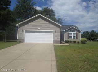 124 Hunters Creek Dr, Raeford, NC 28376