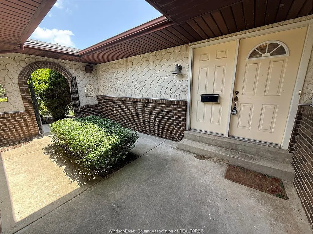 3 bed, $3,200 — Photo 3