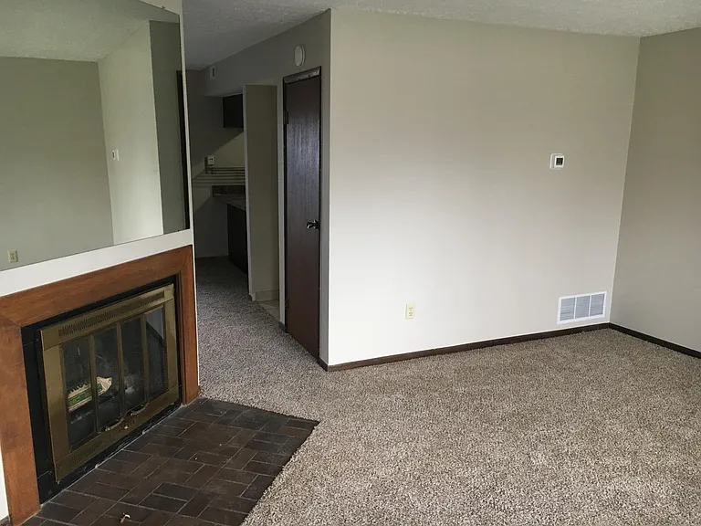 1790 Queensbridge Dr — Photo 2