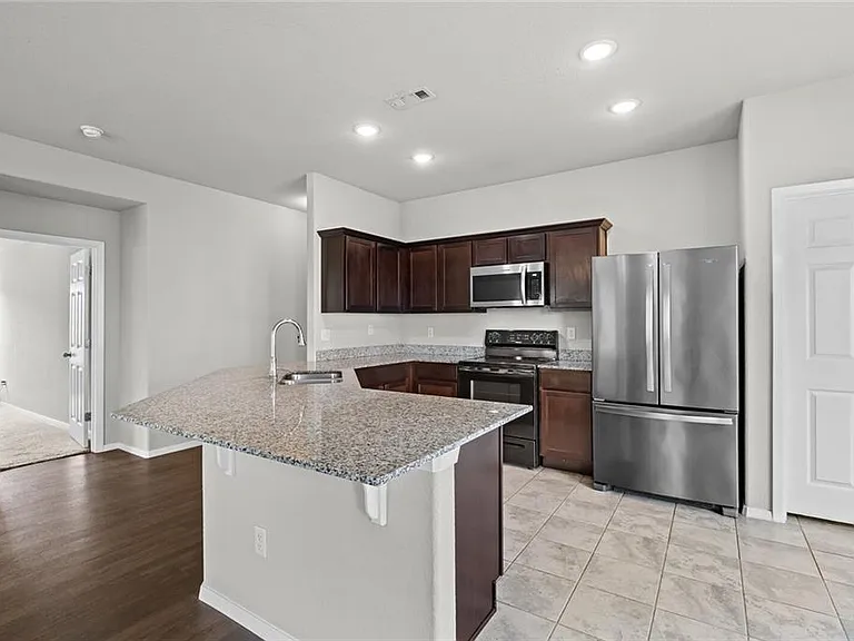 313 Woodcreek St — Photo 21