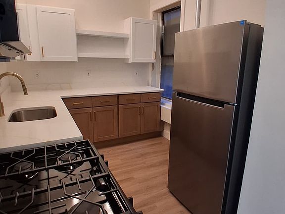 4th image of 210 60th St APT 17