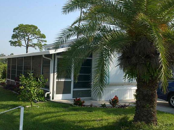 3rd image of 242 Bainbridge Dr