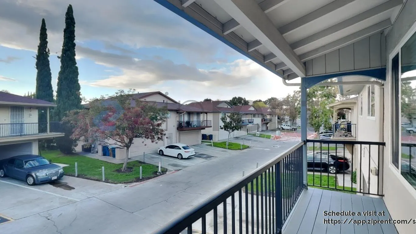 2308 Peppertree Way APT 4 photo 1
