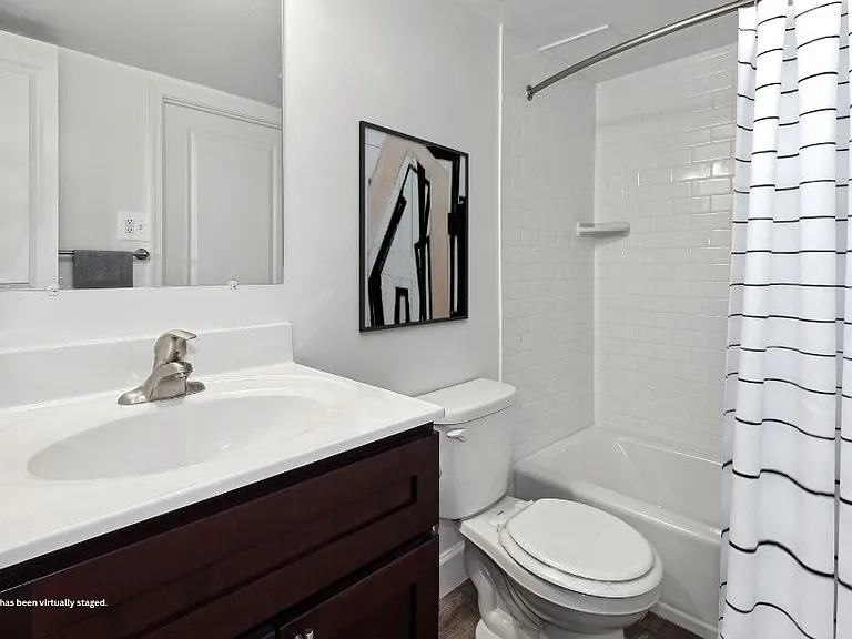 Hampton Manor Apartments & Townhomes — Photo 6