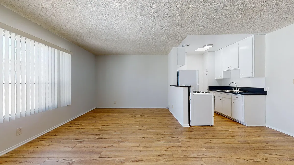 Building Photo - 3624 Midvale Ave #7
