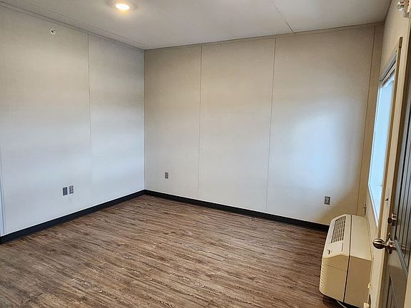 3rd image of 502 N Creek Dr #108