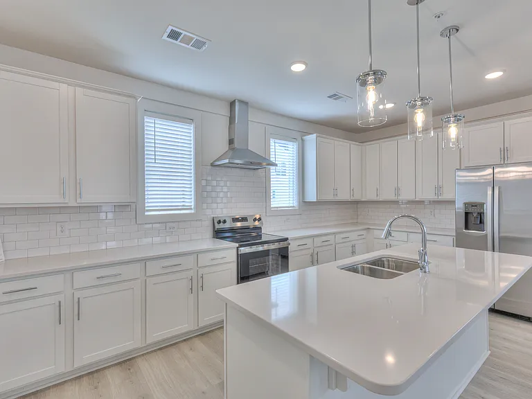 1589 Residences — Photo 14