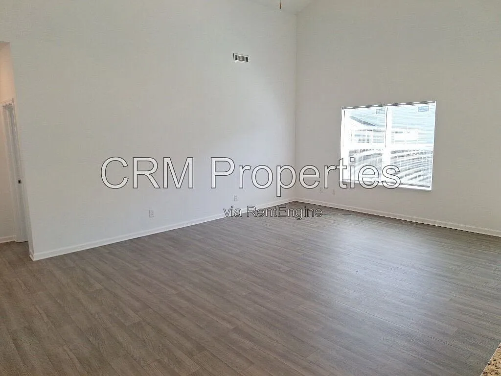 3 bed, 2.0 bath, 1804 sqft, $2,095 — Photo 2