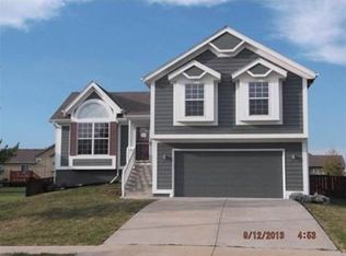 516 E Acorn St, Gardner, KS 66030
