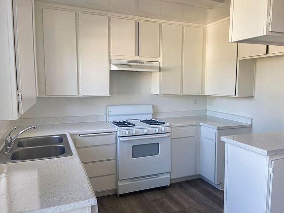 5th image of 10558 Eastborne Ave APT 5