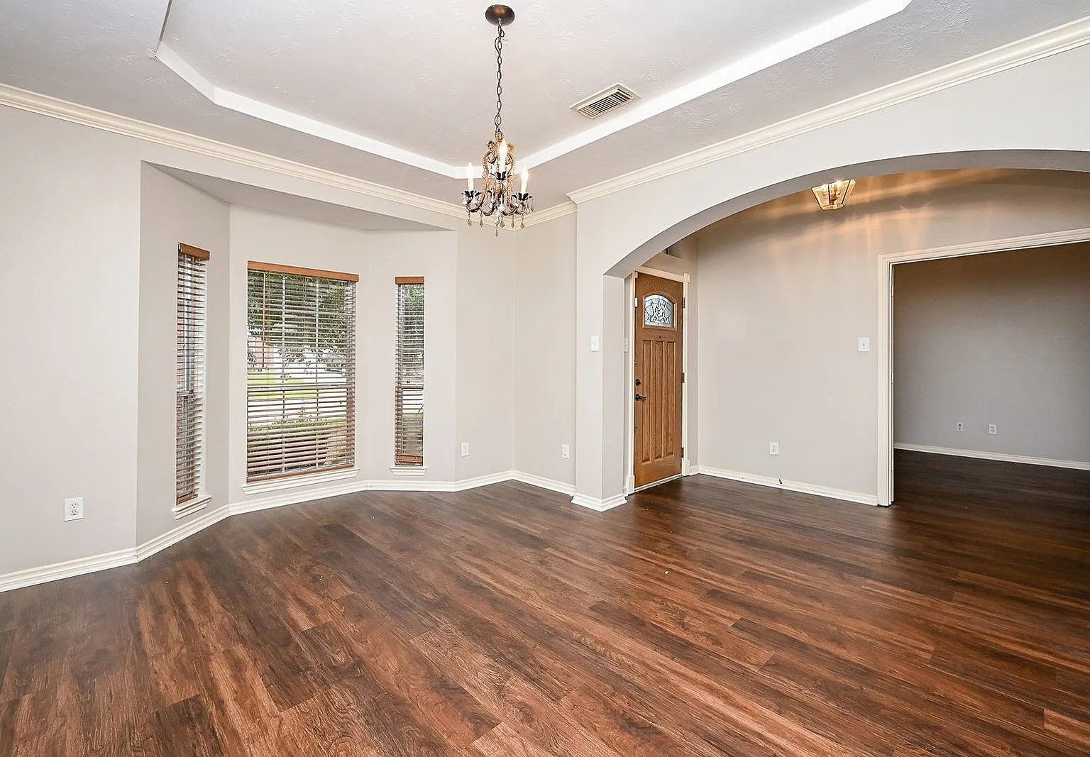 5 bed, 3.5 bath, 3796 sqft, $2,700 — Photo 4