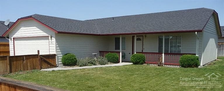 1st image of 1021 NE Mahogany St