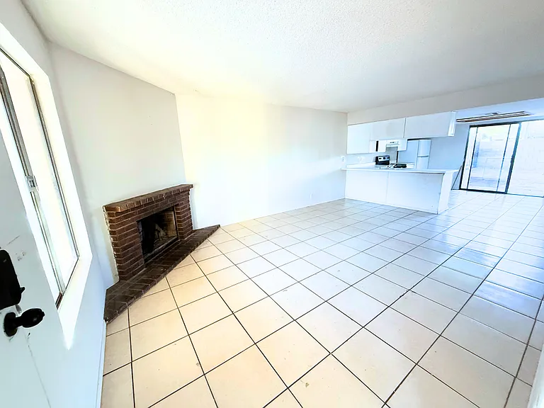 6220 Yerba Ln #C — Photo 5