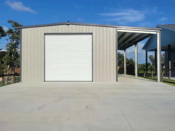 1723 Fort Worth St, Rockport, TX 78382