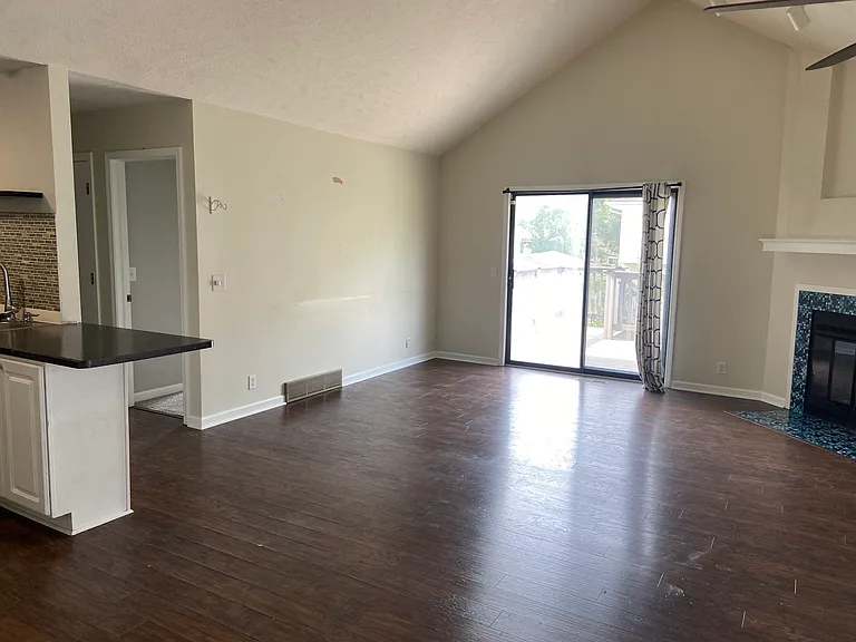 3515 Comstock Ave — Photo 8