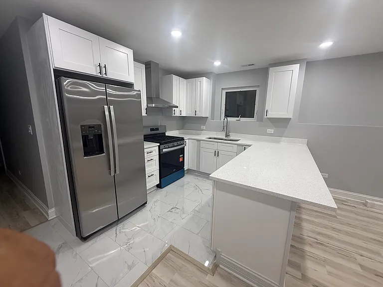 726 N Lotus Ave #B — Photo 2