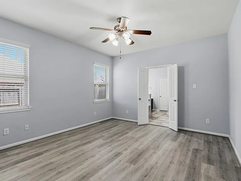 271 Westwood Dr — Photo 21
