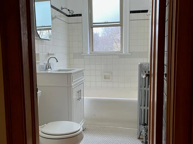 3336 N Laramie Ave — Photo 3