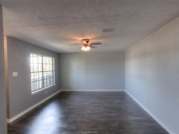 5th image of 806 Navarro Dr APT C
