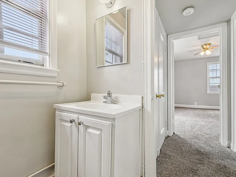Oaklee Village Apartments — Photo 38