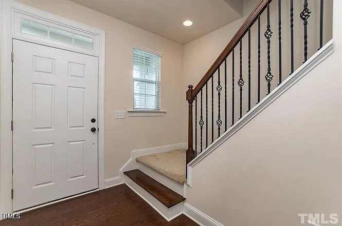 3 bed, 2.5 bath, 2200 sqft, $2,450 — Photo 4