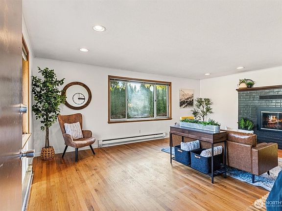 3rd image of 22010 Brier Rd