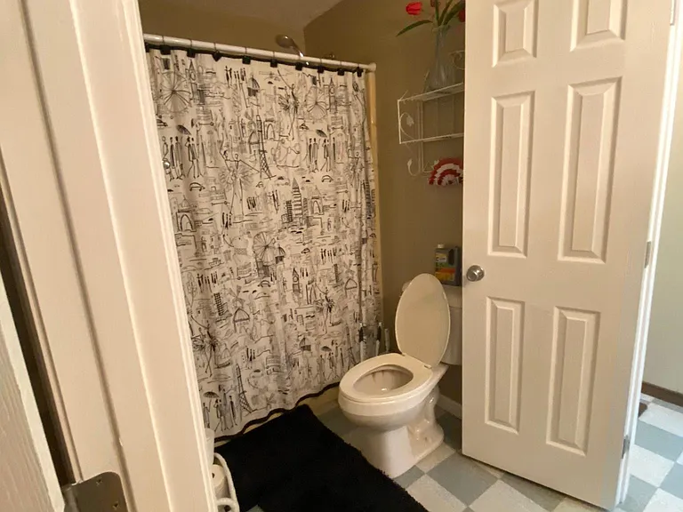 1303 Lake Front Dr — Photo 11
