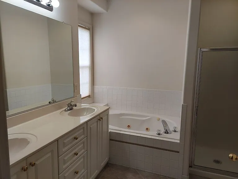 1061 Grand Oak Ln — Photo 10