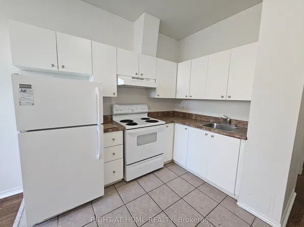 1801 Eglinton Ave W #309, Toronto, ON M6E 2H8