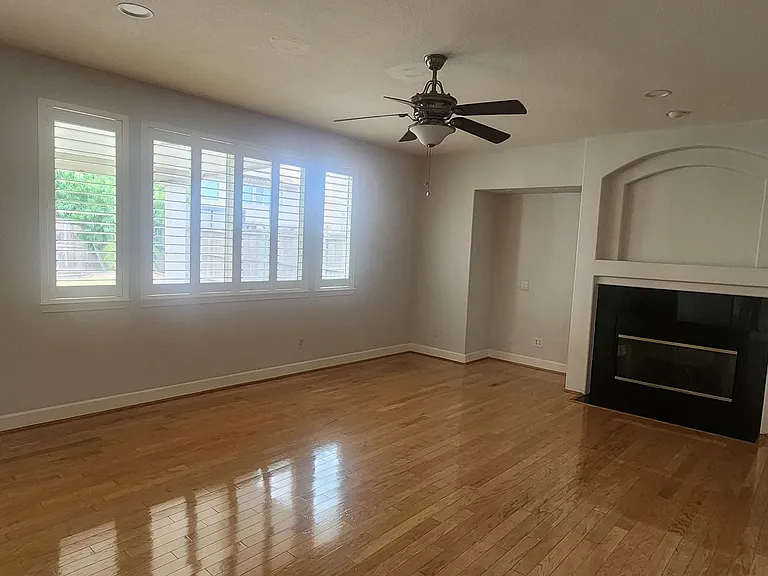9736 Country Falls Ln — Photo 11