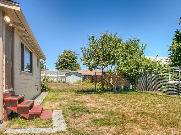 3rd image of 7031 S Clement Ave