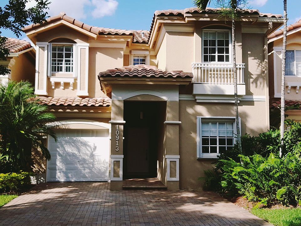 1st image of 10913 NW 69th St