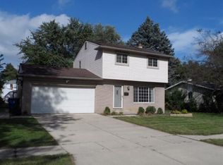 8683 Pine Ct, Ypsilanti, MI 48198