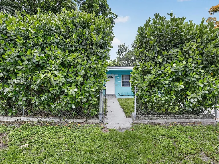 6238 Hayes St — Photo 4