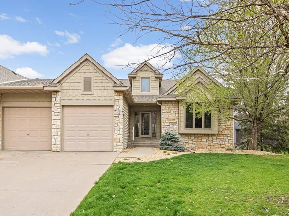 1601 Questwood Dr, Falcon Heights, MN 55113
