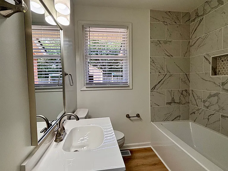 315 E Brown St — Photo 9