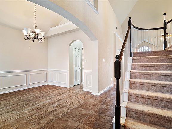 4th image of 1008 Wellington Dr