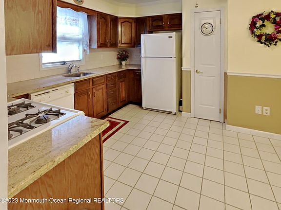 4th image of 1945 Quimby Court