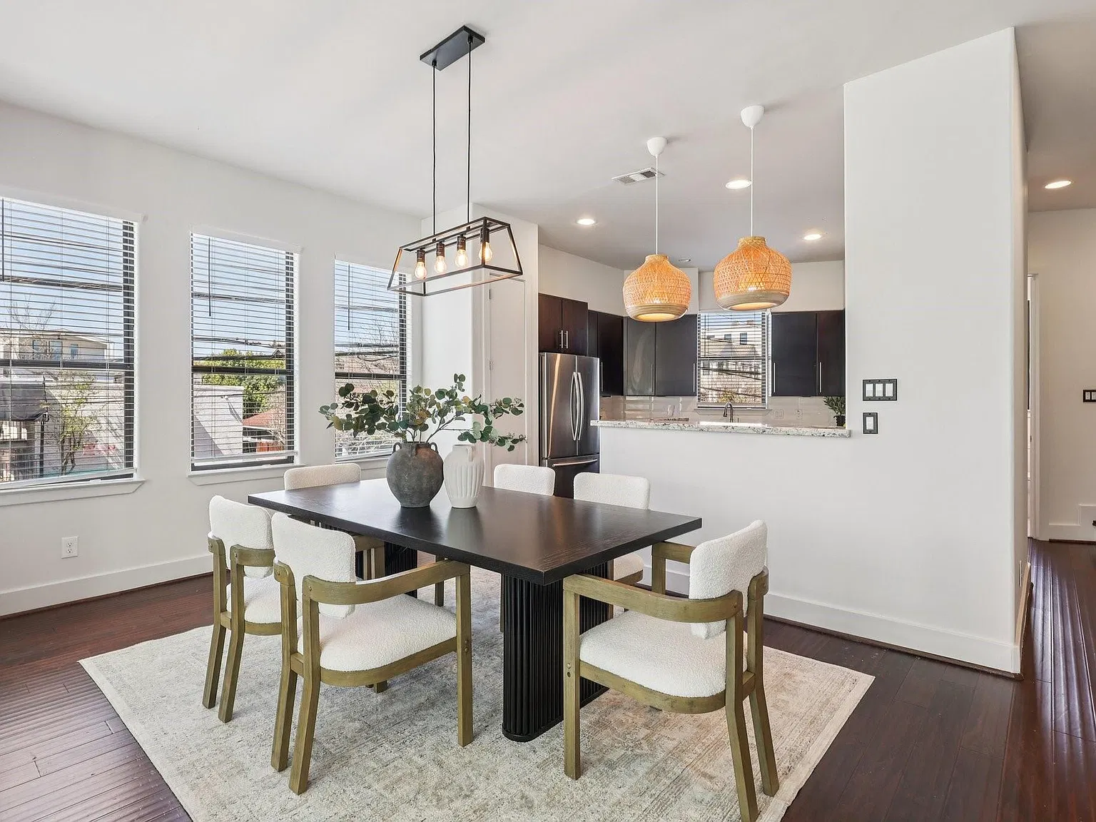 3 bed, 3.5 bath, 2697 sqft, $4,000 — Photo 3